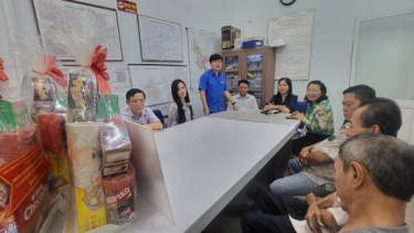 Quận Bình Thạnh phối hợp với Đoàn Thanh niên Văn phòng Chính phủ thăm hỏi, tặng quà gửi người có công với cách mạng trên địa bàn