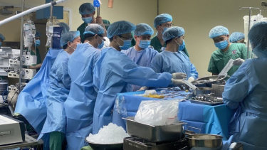 Thủ tướng tri ân gia đình người hiến tạng và biểu dương tập thể y bác sĩ điều phối, ghép tạng cứu sống 7 người