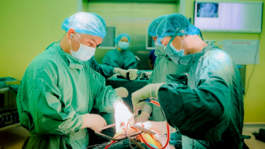 Bệnh viện huyện Bình Chánh lần đầu thay khớp háng cho bệnh nhân 70 tuổi