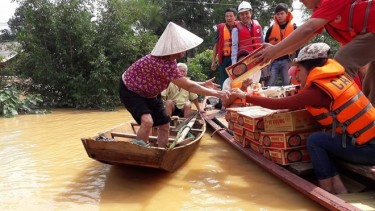 Đảm bảo an toàn đối với thực phẩm hỗ trợ người dân vùng bão, lũ