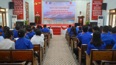 Hơn 300  sinh viên, đoàn viên thanh niên tham gia khai mạc triển lãm và tuyên truyền biển, đảo