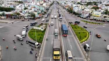 Làm đường trên cao là một trong những phương án hiệu quả nhằm giảm ùn tắc và kẹt xe tại TP. HCM