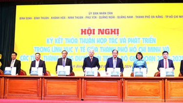 TP. HCM và các tỉnh, thành duyên hải Trung Bộ ký kết hợp tác phát triển y tế