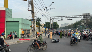 TP. HCM: Đội CSGT An Sương điều tiết, phân luồng giao thông qua khu vực xảy ra tai nạn giao thông