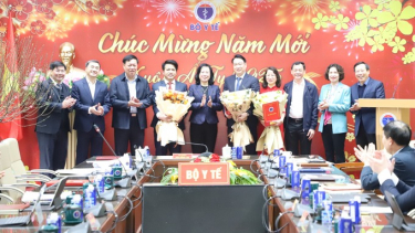 Bộ trưởng Bộ Y tế trao quyết định bổ nhiệm lại một số chức vụ lãnh đạo đơn vị thuộc Bộ Y tế