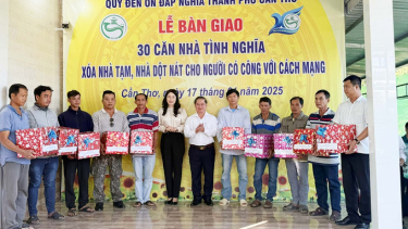 Cần Thơ: Bàn giao 30 căn nhà tình nghĩa xóa nhà tạm, nhà dột nát cho người có công với cách mạng