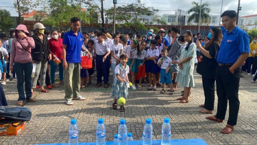 Cà Mau: Chương trình “Xuân yêu thương” cho trẻ em có hoàn cảnh khó khăn