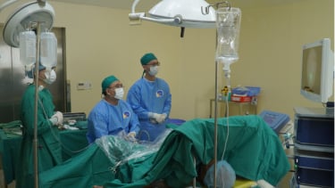 Phẫu thuật HoLEP giúp bệnh nhân lớn tuổi thoát cảnh tiểu không kiểm soát sau 8 năm chịu đựng