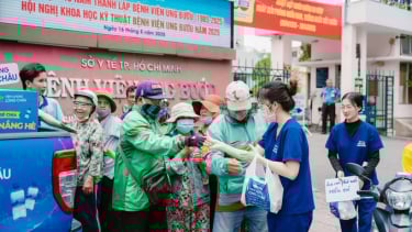 'Ngàn chai nước – Vạn yêu thương': Dược sĩ Long Châu lan tỏa hành động đẹp giữa mùa nắng nóng