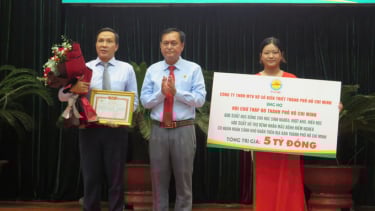 TP. HCM trao học bổng cho học sinh và hỗ trợ kinh phí bệnh nhân mắc bệnh hiểm nghèo