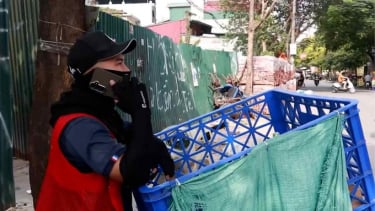 Nắng nóng khắc nghiệt, người lao động ngoài trời đối mặt rủi ro mất nước, sốc nhiệt