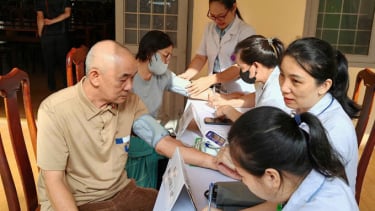 Đắk Lắk: Trạm Y tế phường Tân Tiến tổ chức khám, tư vấn sức khỏe cho người cao tuổi