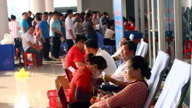 Long Xuyên: 300 đoàn viên, công nhân viên chức tham gia hiến máu tình nguyện