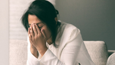 Dấu hiệu nào cảnh báo mãn kinh sớm?