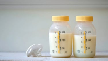 Giữ sữa mẹ an toàn nơi không có tủ lạnh