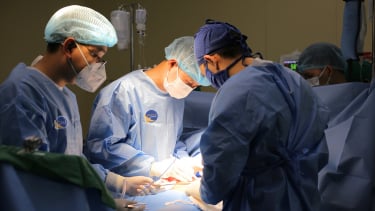 Kỹ thuật nội soi tiêu hóa đặt sonde qua u: Bước tiến mới trong điều trị ung thư đại trực tràng tại Việt Nam