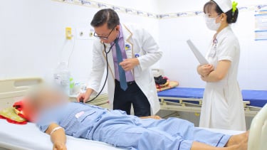 Phát hiện lao màng ngoài tim sau 2 tuần sốt cao, đau ngực liên tục