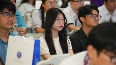 Hơn 300 học sinh trải nghiệm một ngày làm sinh viên Ulaw