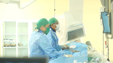 Xuyên đêm hồi sinh trái tim ngừng đập cho cụ ông 70 tuổi bị nhồi máu cơ tim cấp