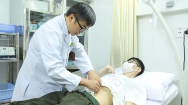 Nam sinh 19 tuổi sụt 12kg, hẹp môn vị vì nghiện game và thức khuya