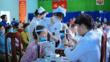 Vĩnh Long: Gần 400 người cao tuổi, hoàn cảnh khó khăn được khám, cấp thuốc miễn phí