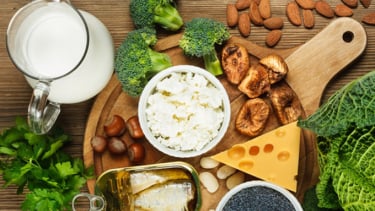 4 thay đổi chế độ ăn uống để ngăn ngừa loãng xương