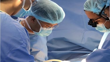 Ghép thận cứu bé gái mắc đột biến gen hiếm gặp có nguy cơ ung thư