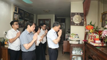 Thứ trưởng Bộ Y tế Trần Văn Thuấn thăm, tri ân gia đình Liệt sĩ, bác sĩ Đặng Thuỳ Trâm