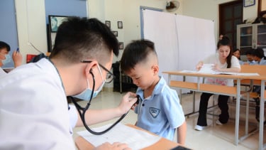 Quy định mới: Từ 2026, nhân viên y tế trường học chưa qua đào tạo sẽ không được hành nghề