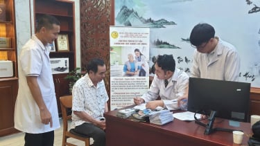 VACHE: Khám bệnh, tư vấn sức khỏe miễn phí cho người cao tuổi và người có công tại P.Thủ Dầu Một