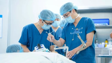 Điều trị thành công bé gái 9 tuổi bị động kinh nhờ kỹ thuật đặc biệt