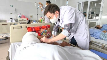 Bộ trưởng Bộ Y tế trả lời cử tri về lộ trình hướng tới miễn viện phí toàn dân