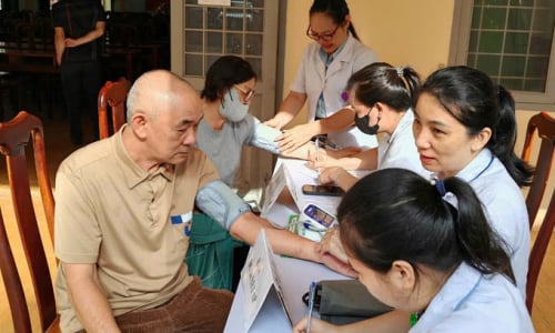 Đắk Lắk: Trạm Y tế phường Tân Tiến tổ chức khám, tư vấn sức khỏe cho người cao tuổi