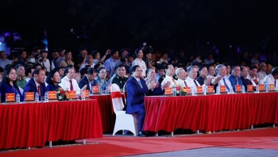 Thủ tướng Phạm Minh Chính dự chương trình nghệ thuật đặc biệt Kỷ niệm 70 năm Chiến thắng Điện Biên Phủ