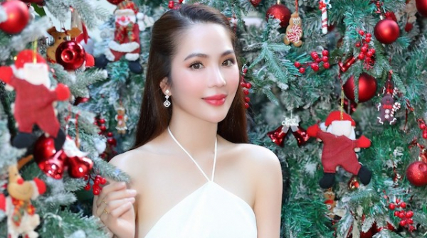 Hoa hậu Dương Kim Ánh duyên dáng và tươi trẻ trong bộ ảnh giáng sinh