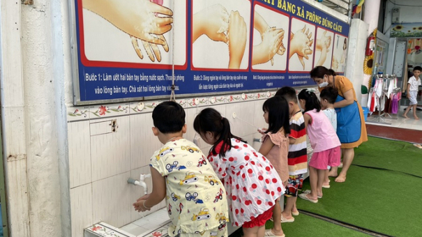 Phòng ngừa ngộ độc thực phẩm cho trẻ trong mùa nắng nóng