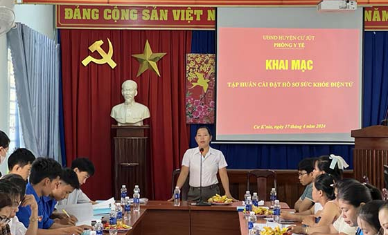 Đắk Nông: Tổ chức tập huấn cài đặt hồ sơ sức khỏe điện tử tại huyện Cư Jút