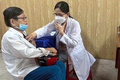 Cần Thơ: Phường Xuân Khánh tổ chức khám, tư vấn sức khỏe và cấp phát thuốc miễn phí cho người cao tuổi