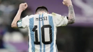 Bán 6 chiếc áo giá 7,8 triệu USD và nghĩa cử đẹp của Messi
