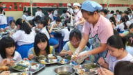 Hà Nội siết chặt quy trình tổ chức bữa ăn bán trú cho học sinh