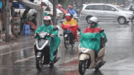 Hà Nội sắp đón mưa dông, biển tiếp tục có gió mạnh, sóng cao
