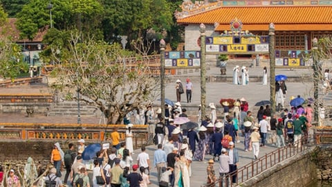 Du lịch Việt Nam đón 12 triệu lượt khách, doanh thu đạt kỷ lục tại nhiều địa phương