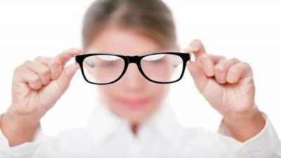 Bệnh hắc võng mạc trung tâm thanh dịch là bệnh gì? Điều trị bằng cách nào?