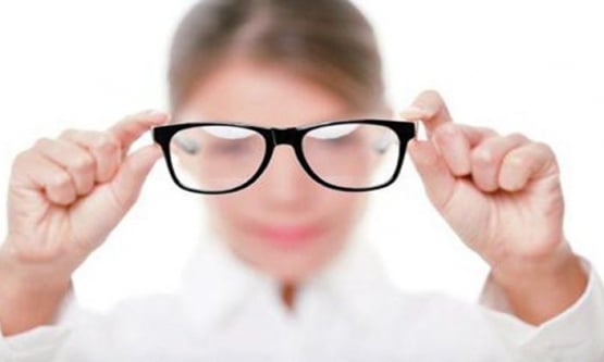 Bệnh hắc võng mạc trung tâm thanh dịch là bệnh gì? Điều trị bằng cách nào?